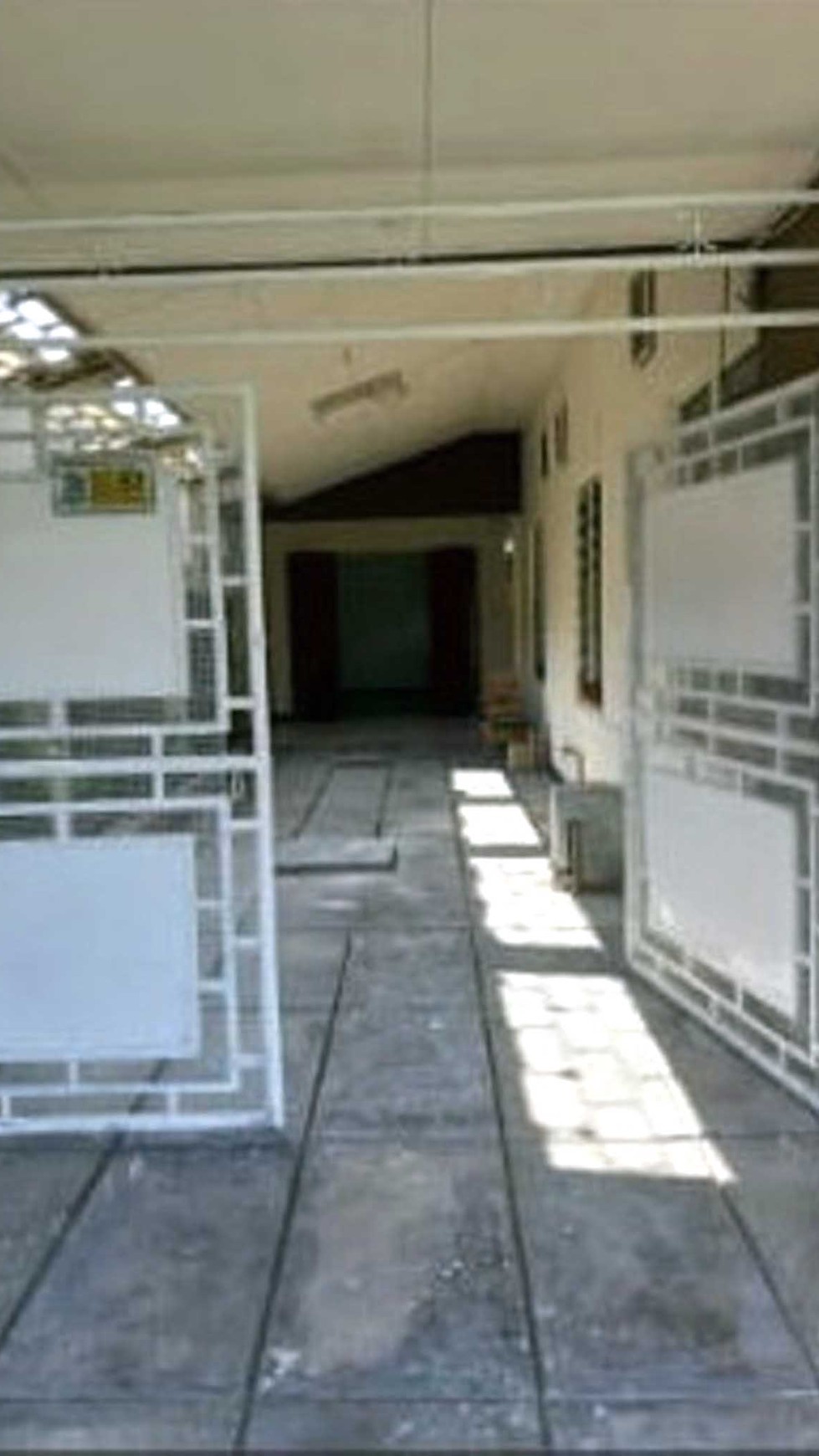 Jual Rumah 1.5 Lantai, Bagus + Terawat, Row Jalan depan Lebar + Paving, Siap Huni, Bisa untuk Rumah Tinggal/Kantor