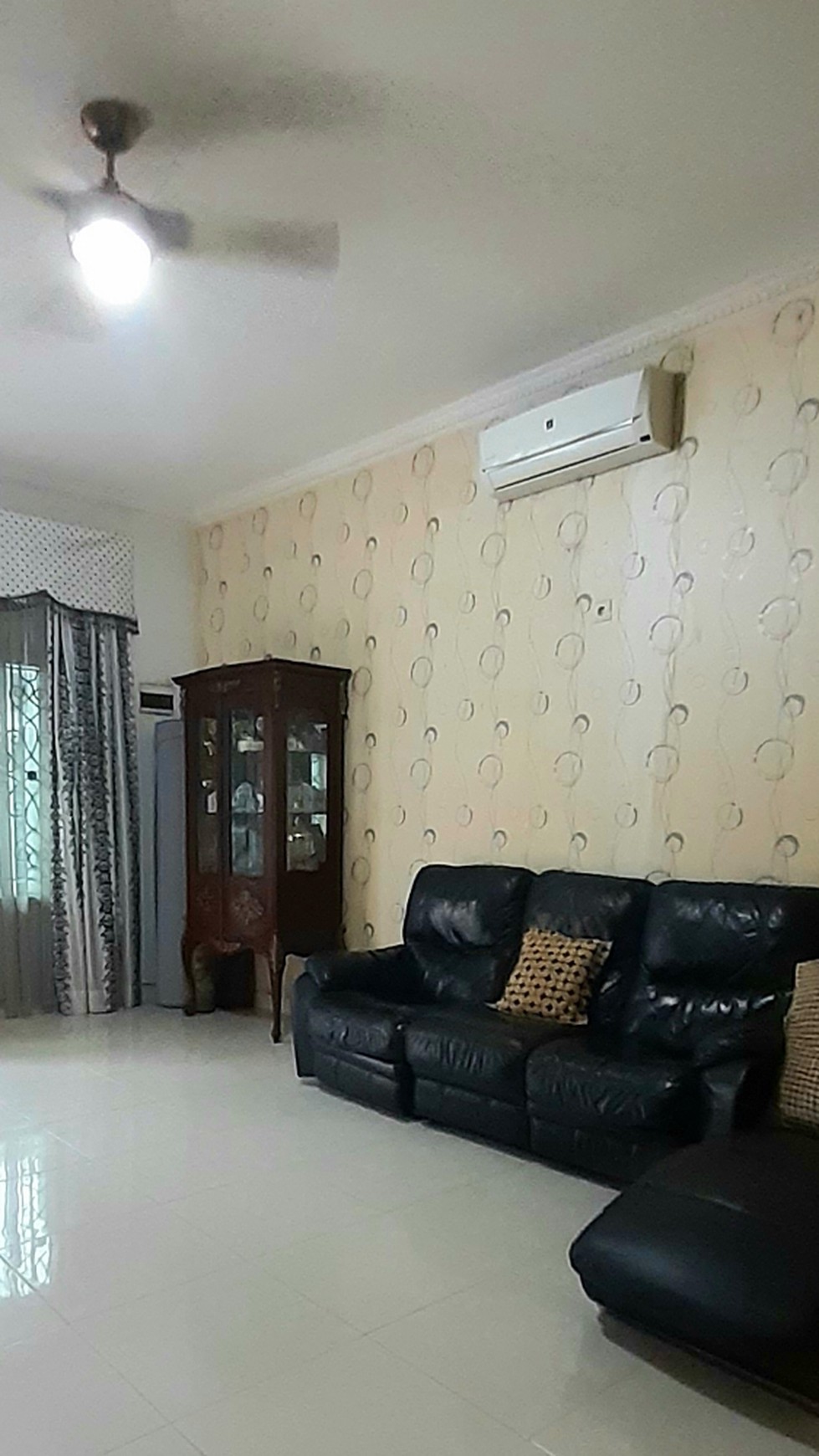 Rumah Hook Desain Klasik Modern di Bekasi Timur Luas 195m Harga 2.9M Nego