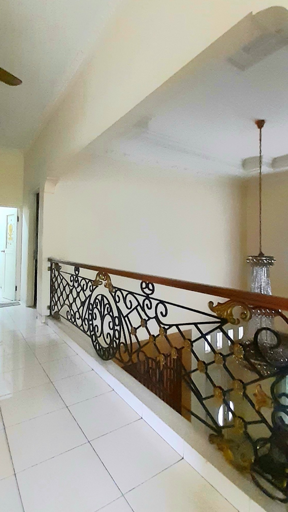 Rumah Hook Desain Klasik Modern di Bekasi Timur Luas 195m Harga 2.9M Nego