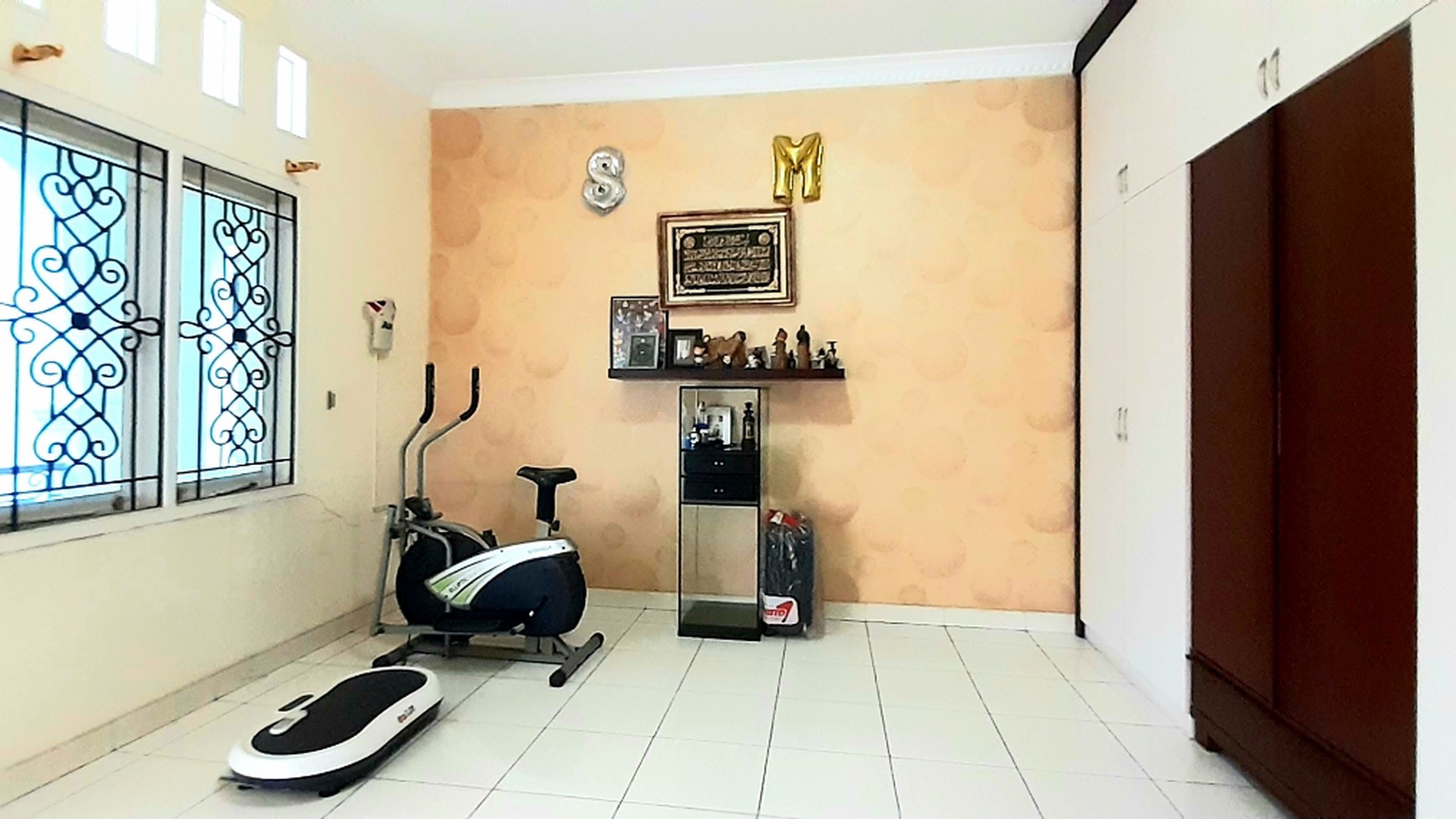 Rumah Hook Desain Klasik Modern di Bekasi Timur Luas 195m Harga 2.9M Nego