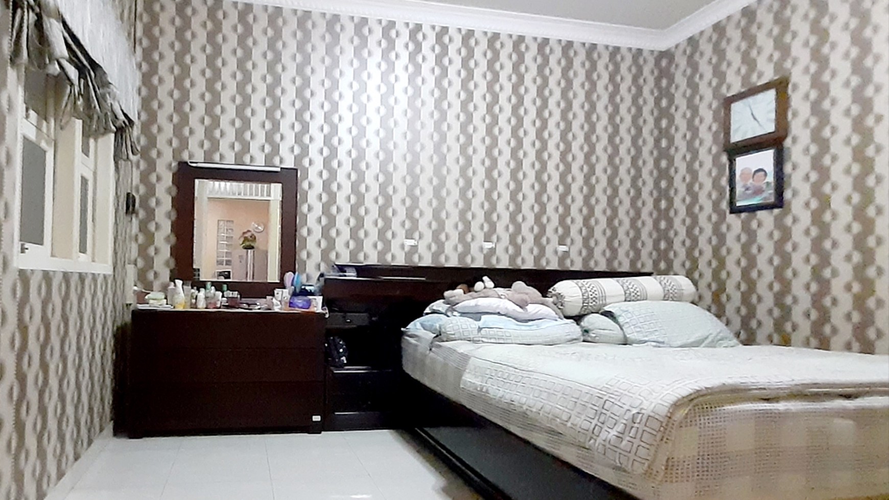 Rumah Hook Desain Klasik Modern di Bekasi Timur Luas 195m Harga 2.9M Nego