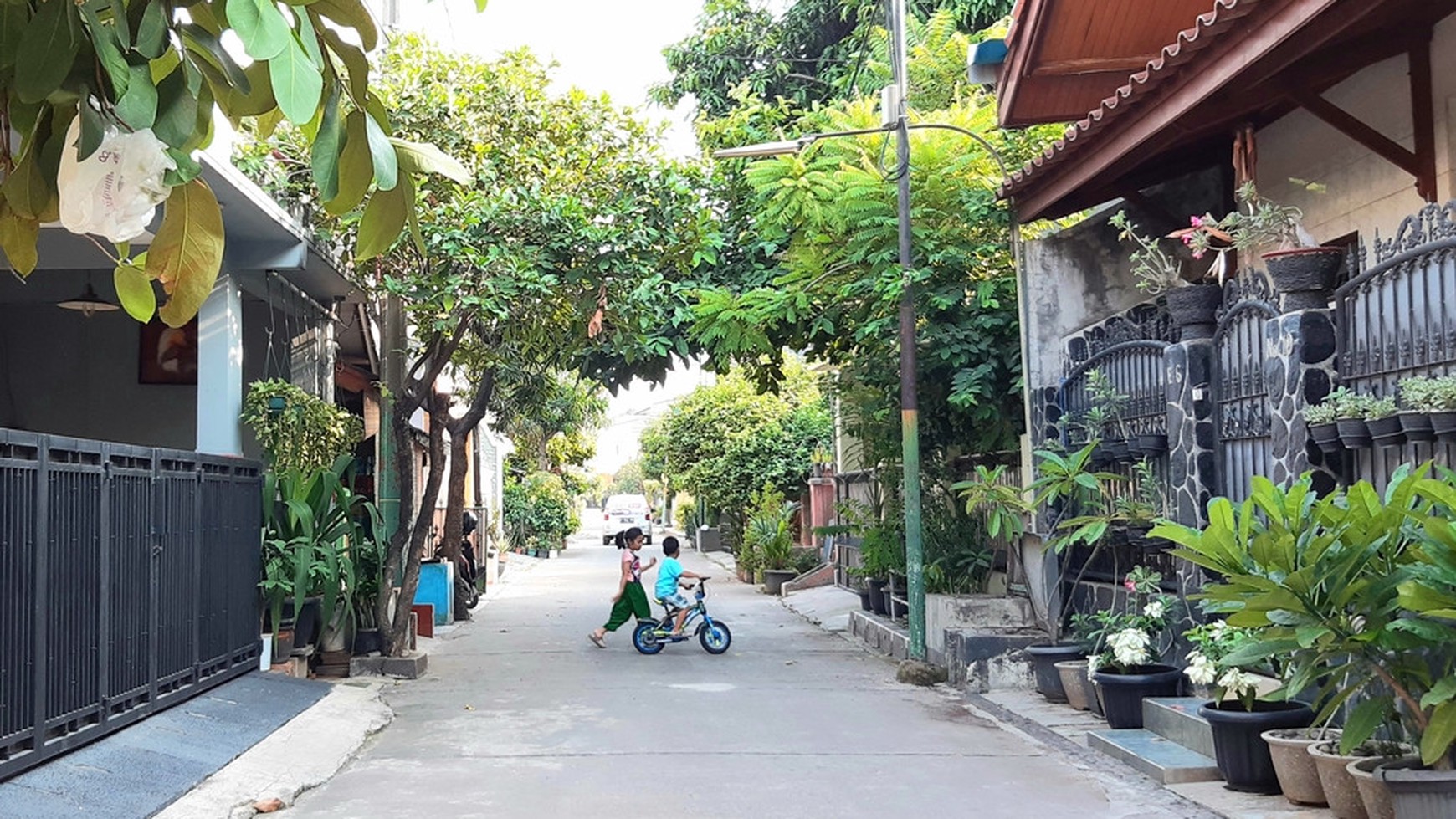 Rumah Hook Desain Klasik Modern di Bekasi Timur Luas 195m Harga 2.9M Nego