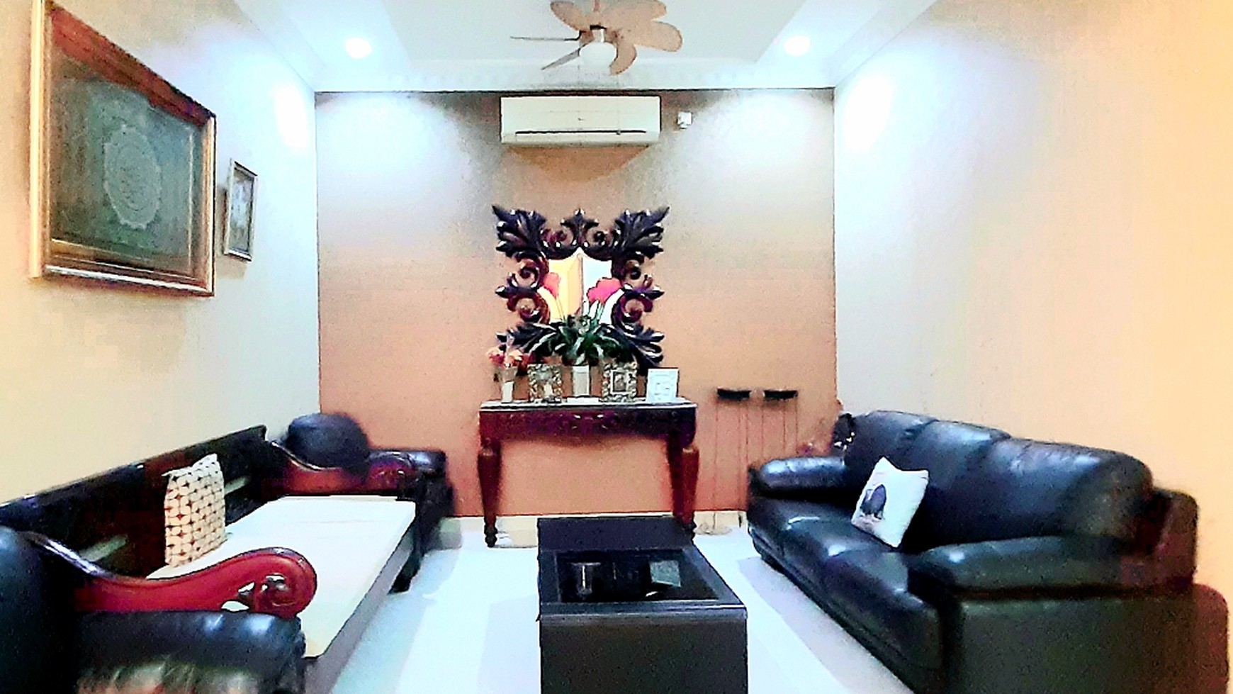 Rumah Hook Desain Klasik Modern di Bekasi Timur Luas 195m Harga 2.9M Nego