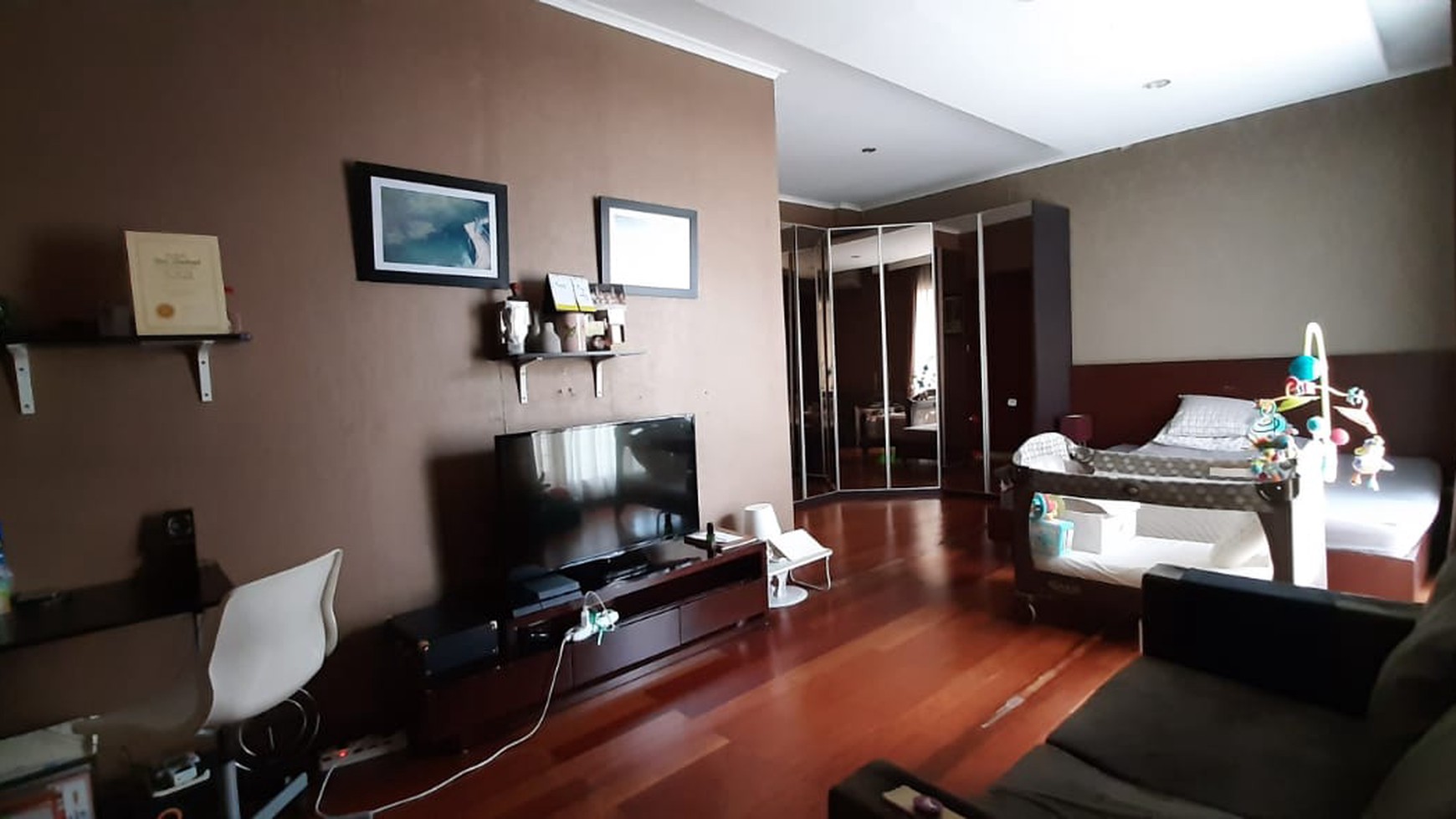 RUMAH LUAS BAGUS HANYA 1KM DARI PINTU TOLL DI AREA ELITE MENTENG BINTARO