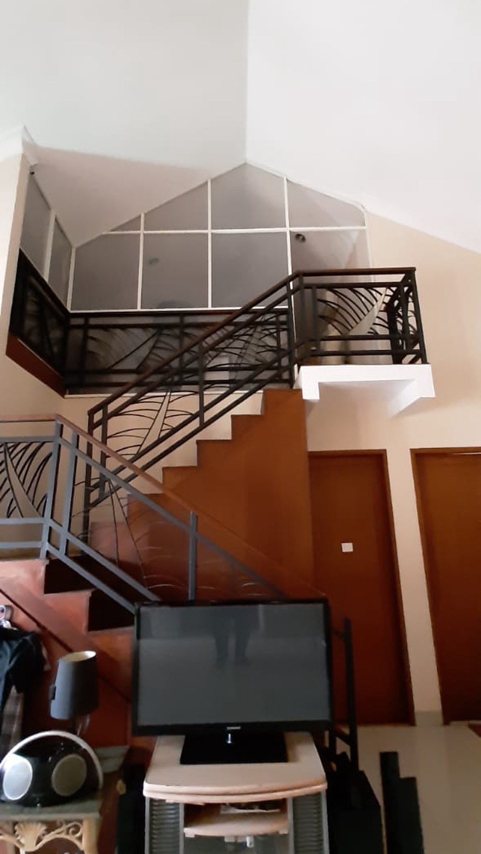 RUMAH LUAS BAGUS HANYA 1KM DARI PINTU TOLL DI AREA ELITE MENTENG BINTARO