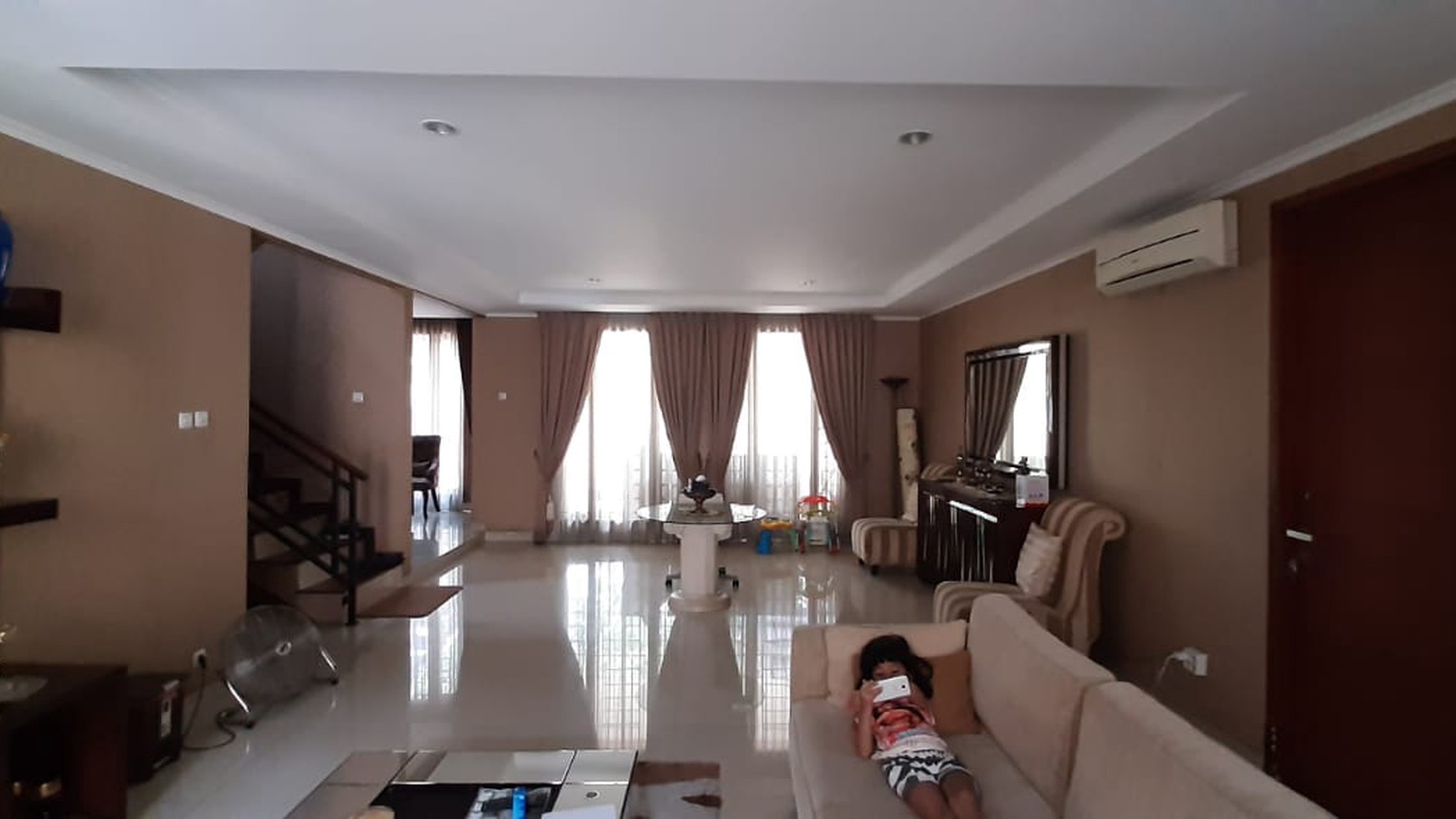 RUMAH LUAS BAGUS HANYA 1KM DARI PINTU TOLL DI AREA ELITE MENTENG BINTARO
