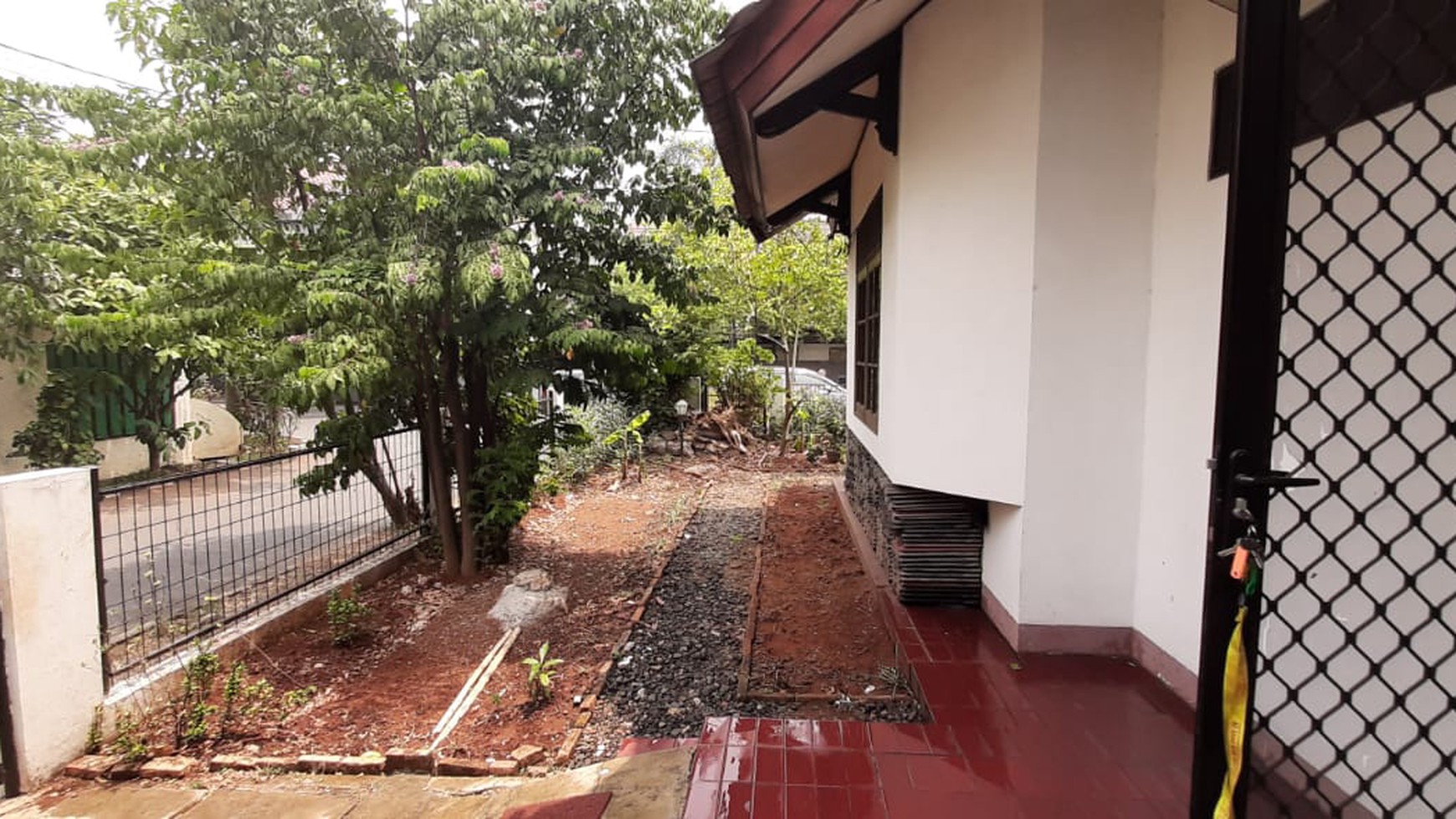 RUMAH HOEK LUAS DI AREA BAGUS BUMI BINTARO PERMAI JAKARTA SELATAN