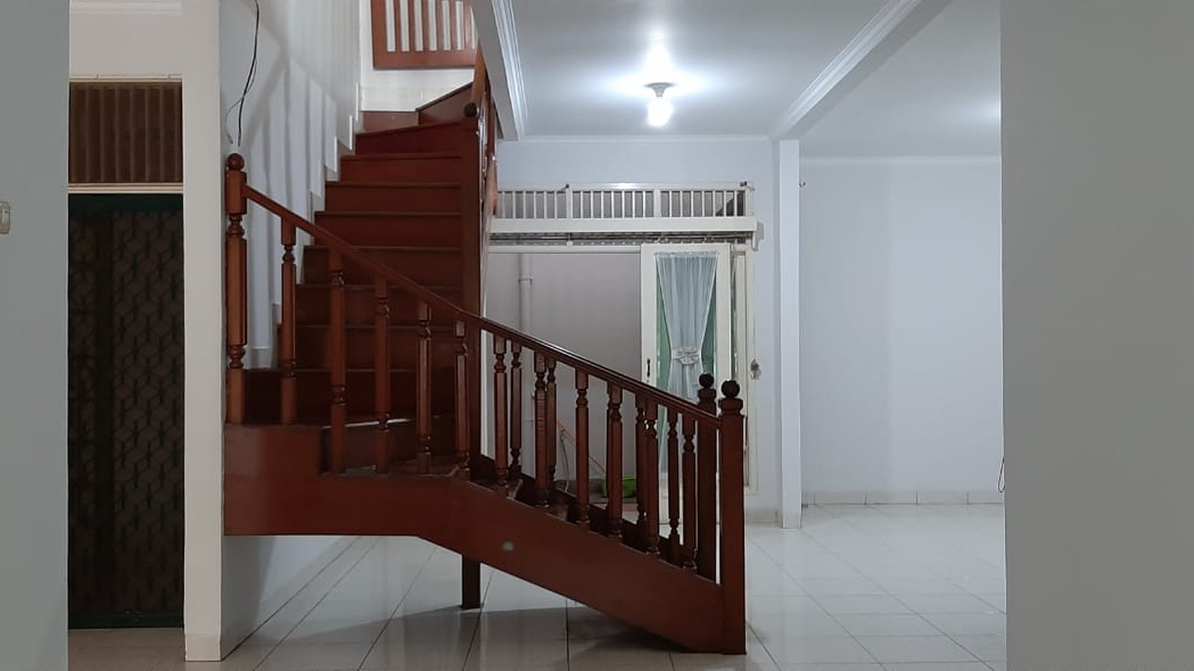 RUMAH HOEK LUAS DI AREA BAGUS BUMI BINTARO PERMAI JAKARTA SELATAN