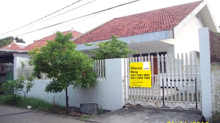 Rumah 1 Lantai, Bagus + Terawat, Row Jalan depan Lebar + Paving, Siap Huni, Bebas Banjir