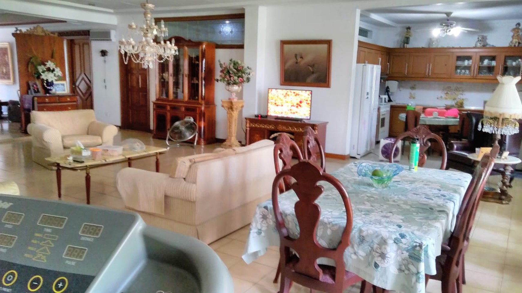 Rumah besar,ada kolam renang di Cipete Jakarta Selatan