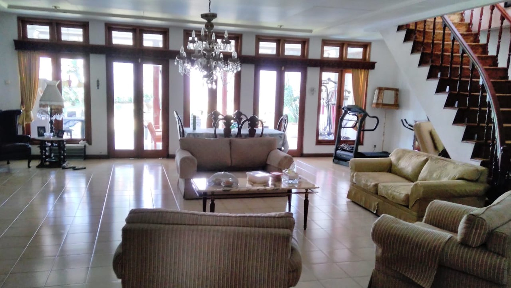 Rumah besar,ada kolam renang di Cipete Jakarta Selatan