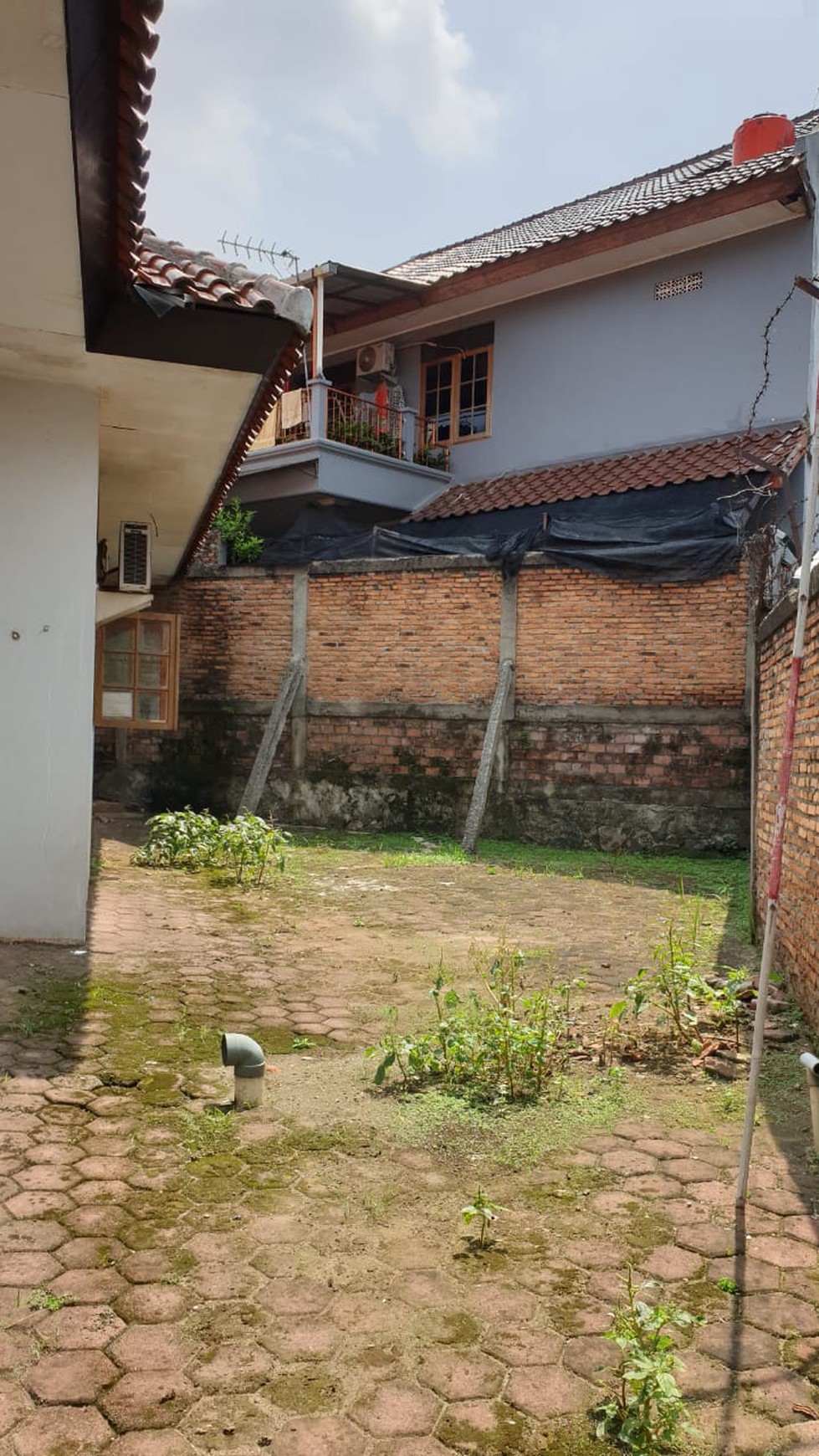 Rumah Halaman Besar ,siap huni di Pondok Karya