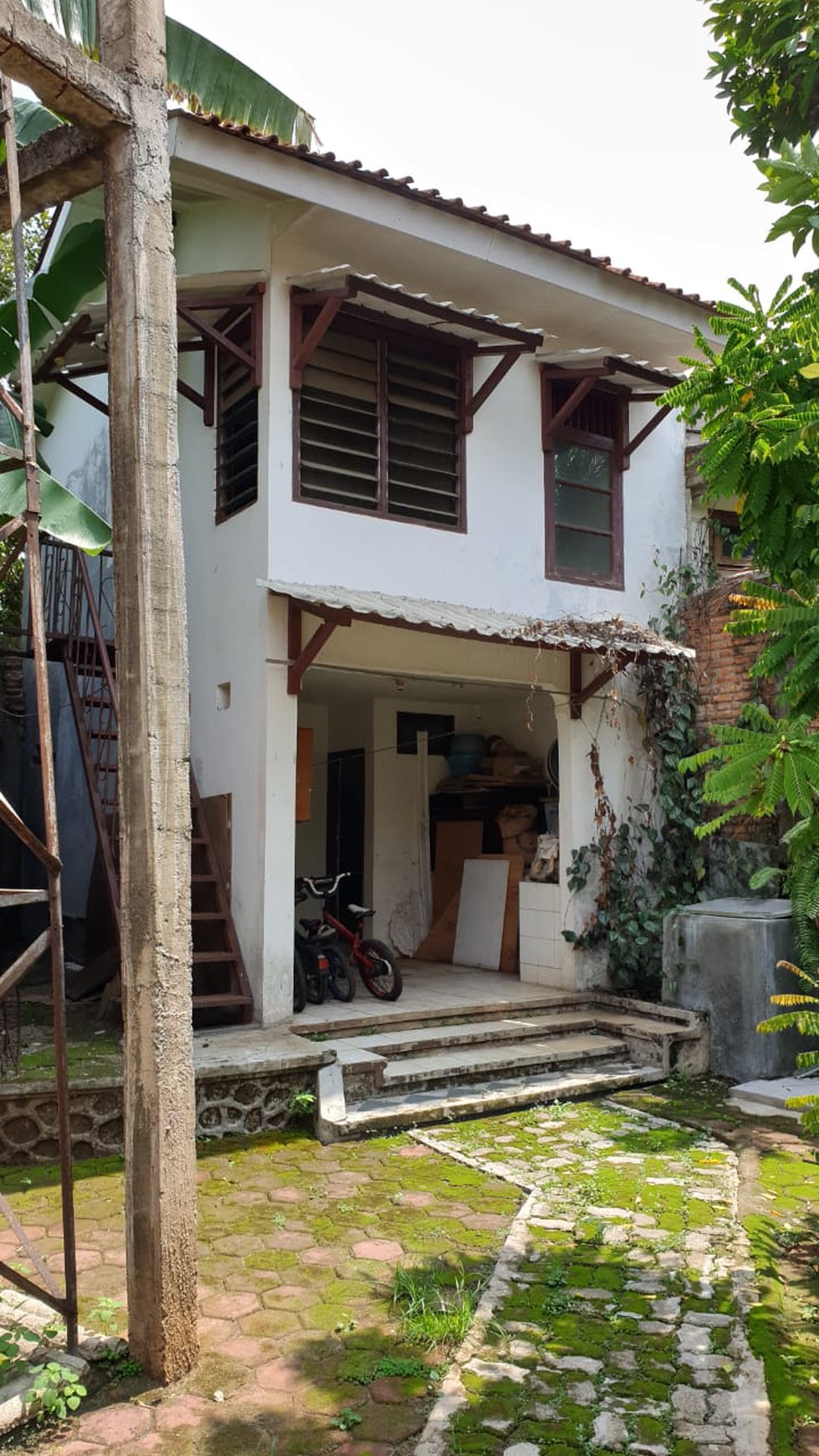 Rumah Halaman Besar ,siap huni di Pondok Karya