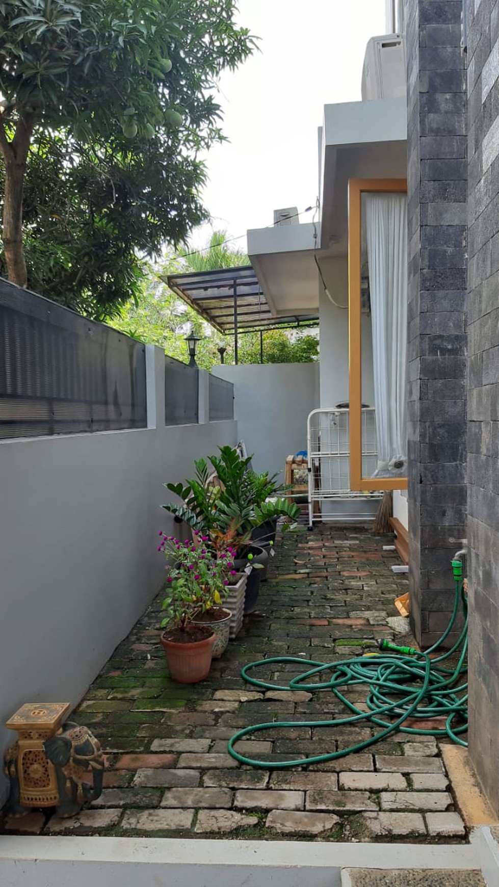 Rumah Bagus Di Perum Bukit Cirendeu