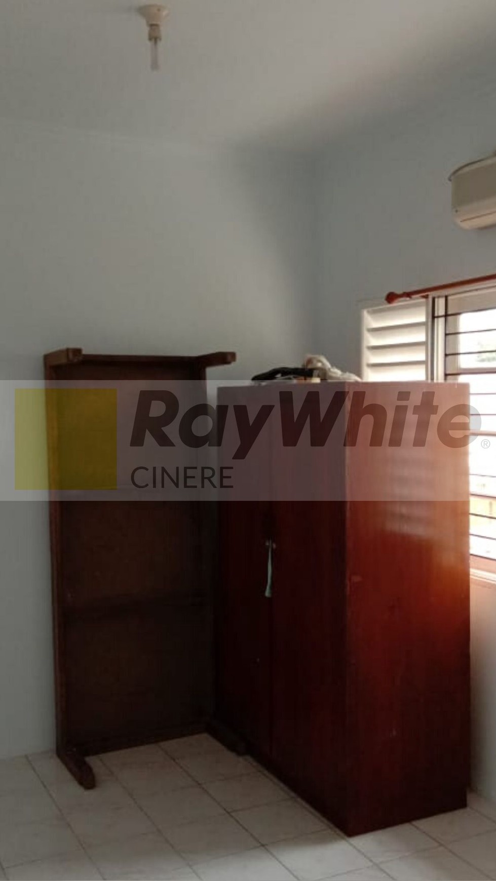 Rumah dengan Kondisi Bagus di Cakra, Cinere
