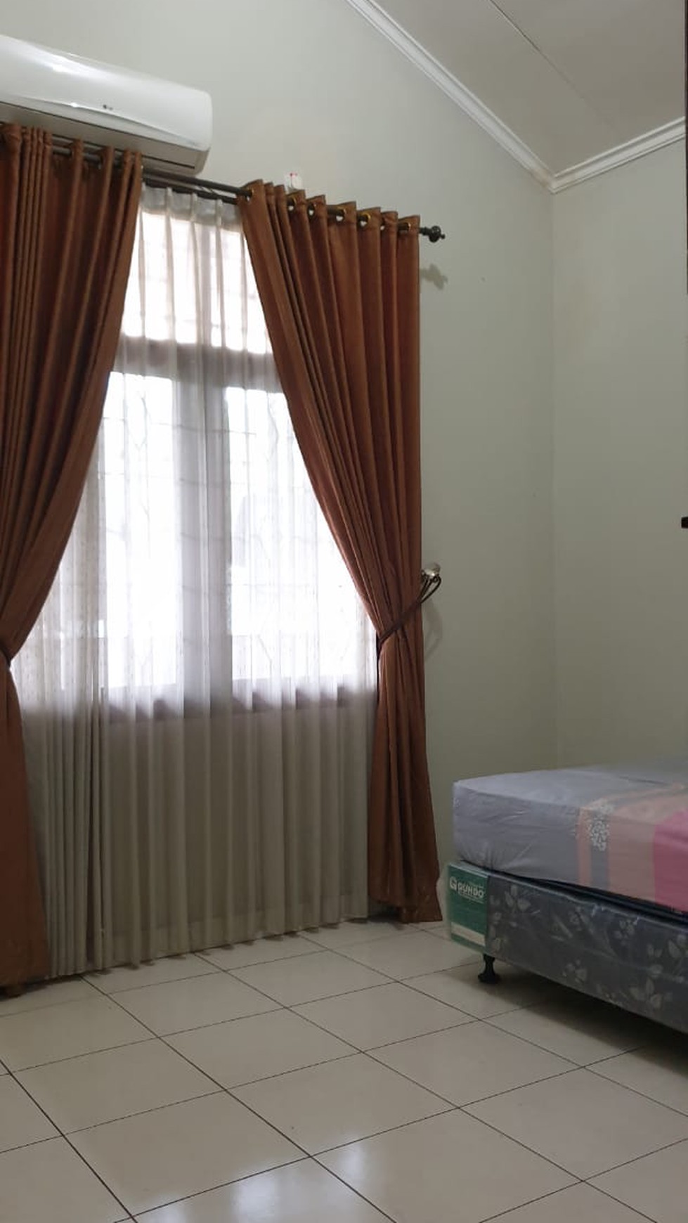 Rumah Luas dan Murah di Kawasan cluster Bintaro jaya Sektor 9