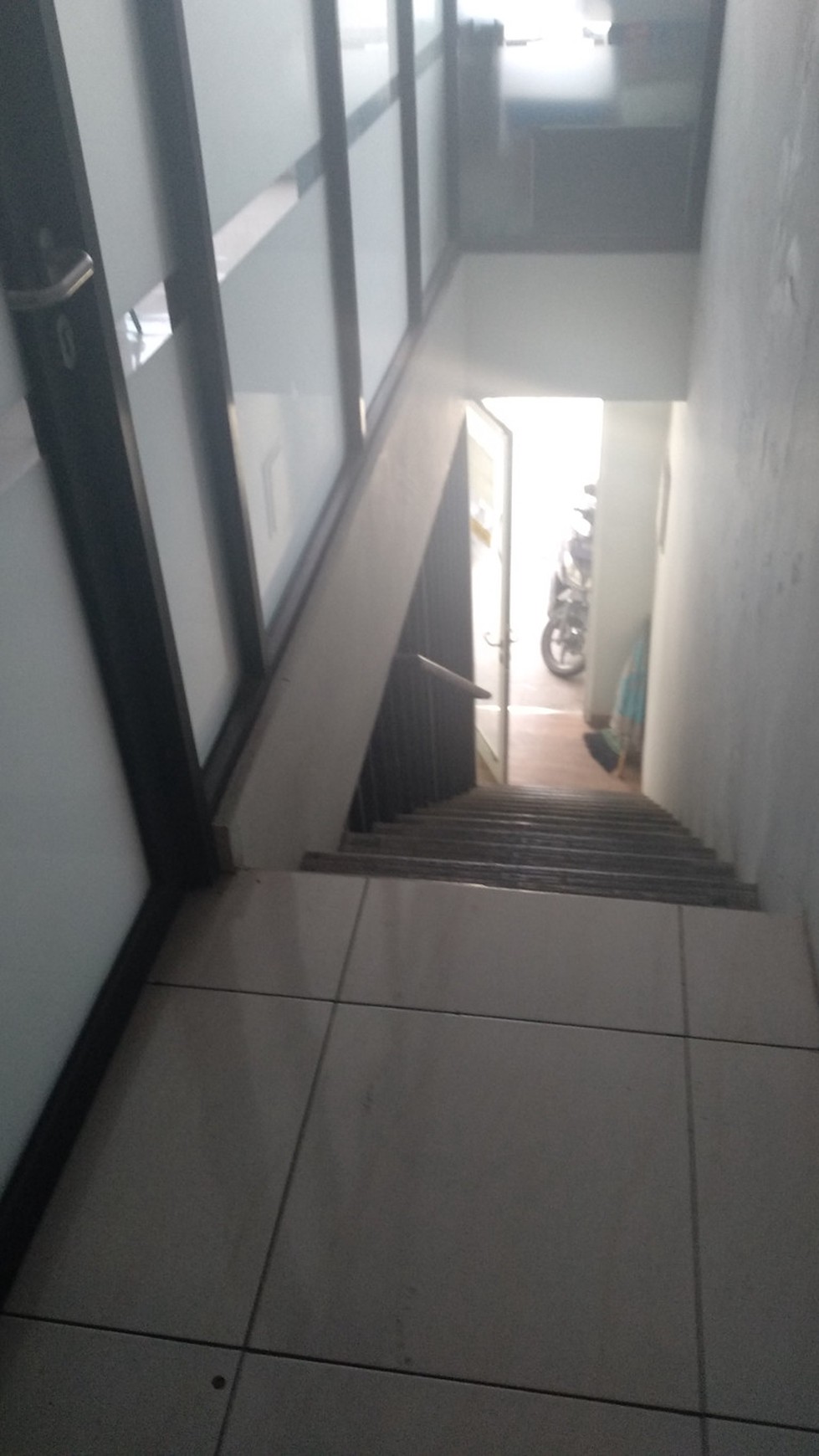 Disewakan Ruang Kantor di Bintaro sektor 5, ukuran 4 x 5, Harga 45 juta/th, (minimal kontrak 2 tahun)