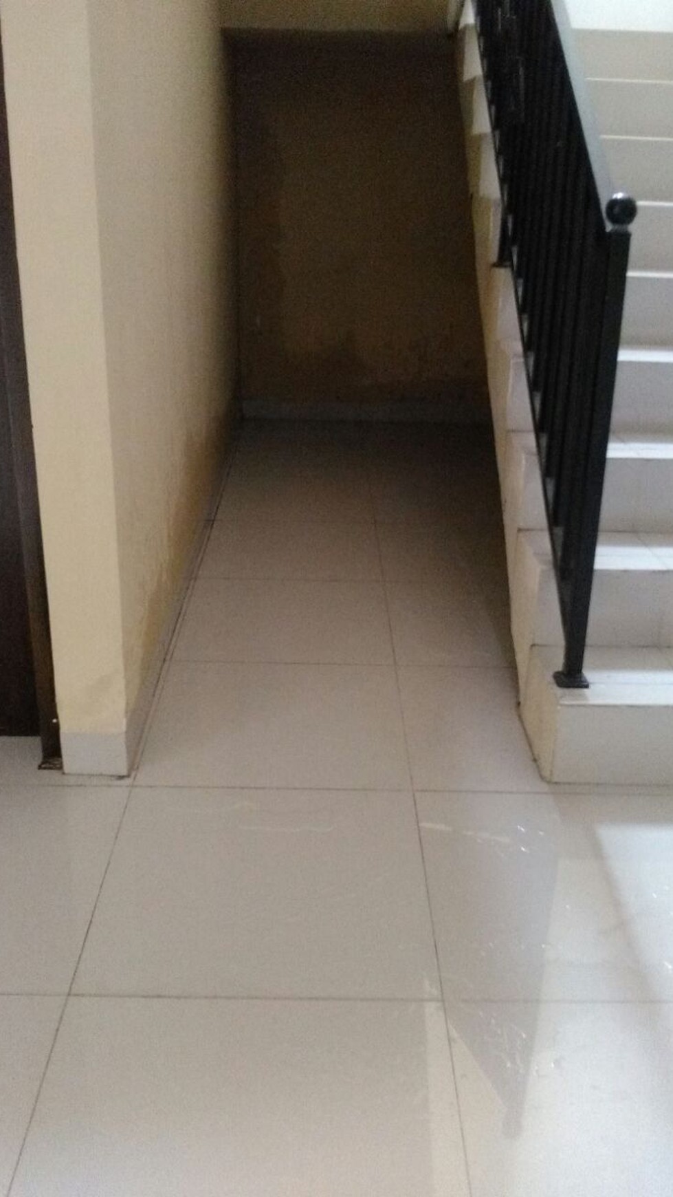 Rumah Cantik,siap huni ,sebelah lapangan tenis di Bintaro 9