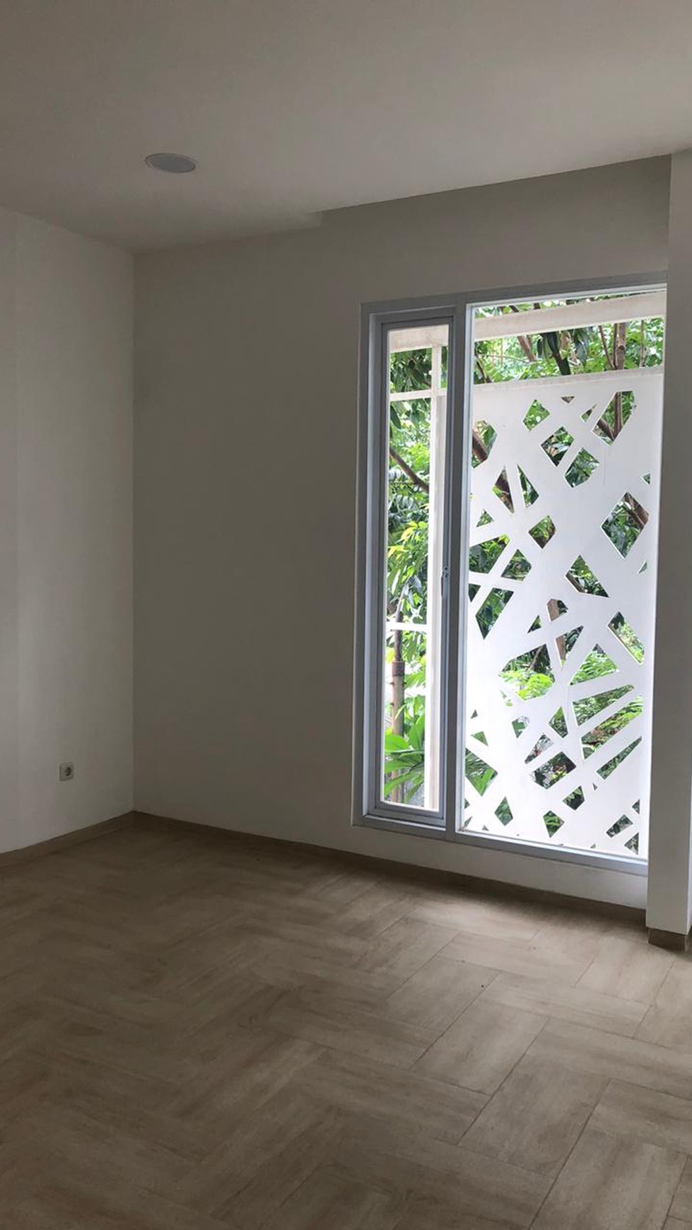 Rumah Siap Huni, Exterior Elegan, dan Hunian Nyaman @Bintaro