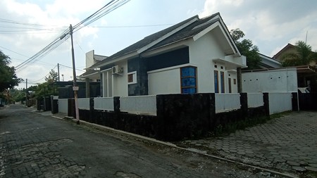 RUMAH TINGGAL DALAM PERUM, DEKAT CENGKIR RESTO JL DAMAI