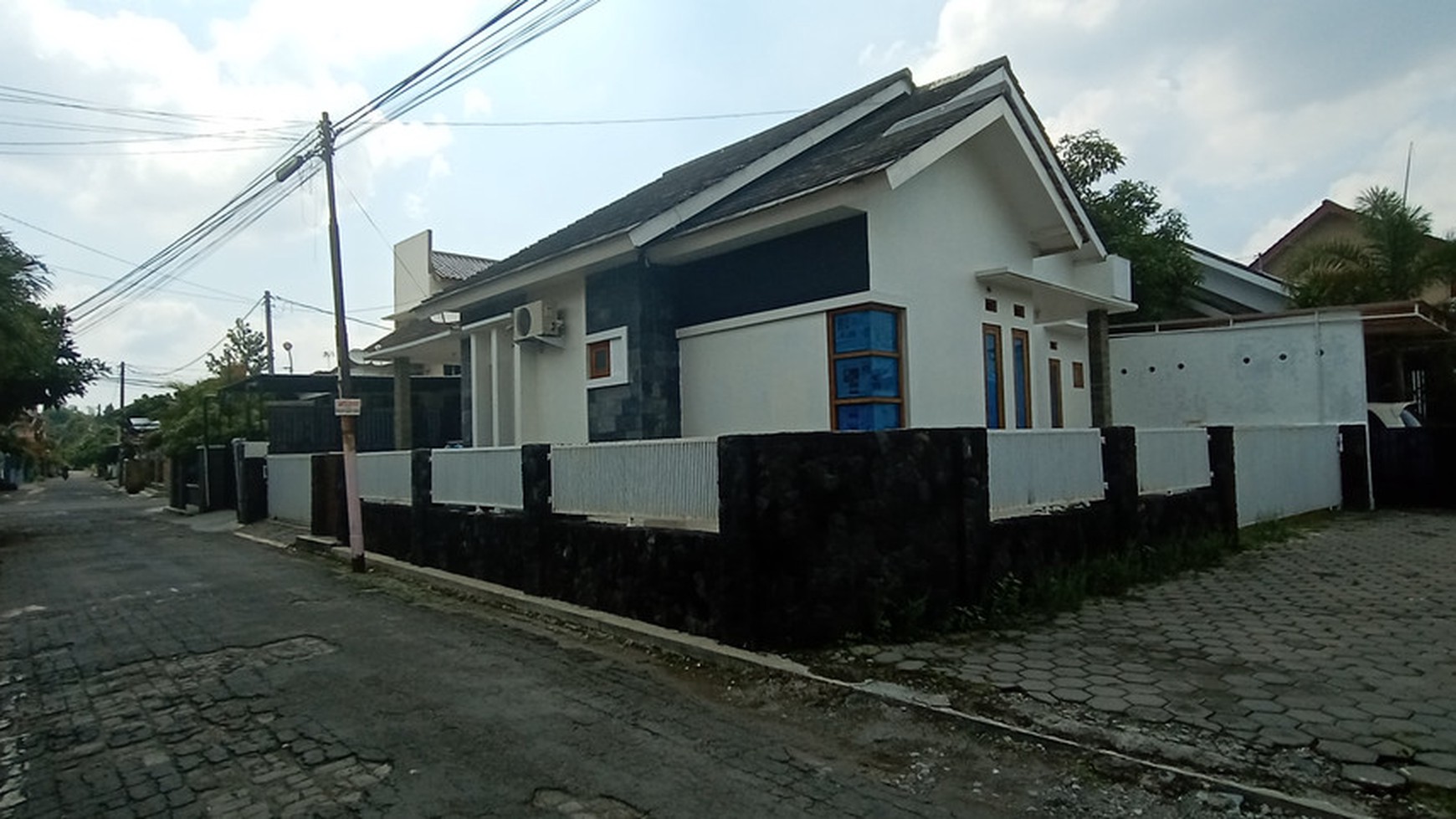 RUMAH TINGGAL DALAM PERUM, DEKAT CENGKIR RESTO JL DAMAI