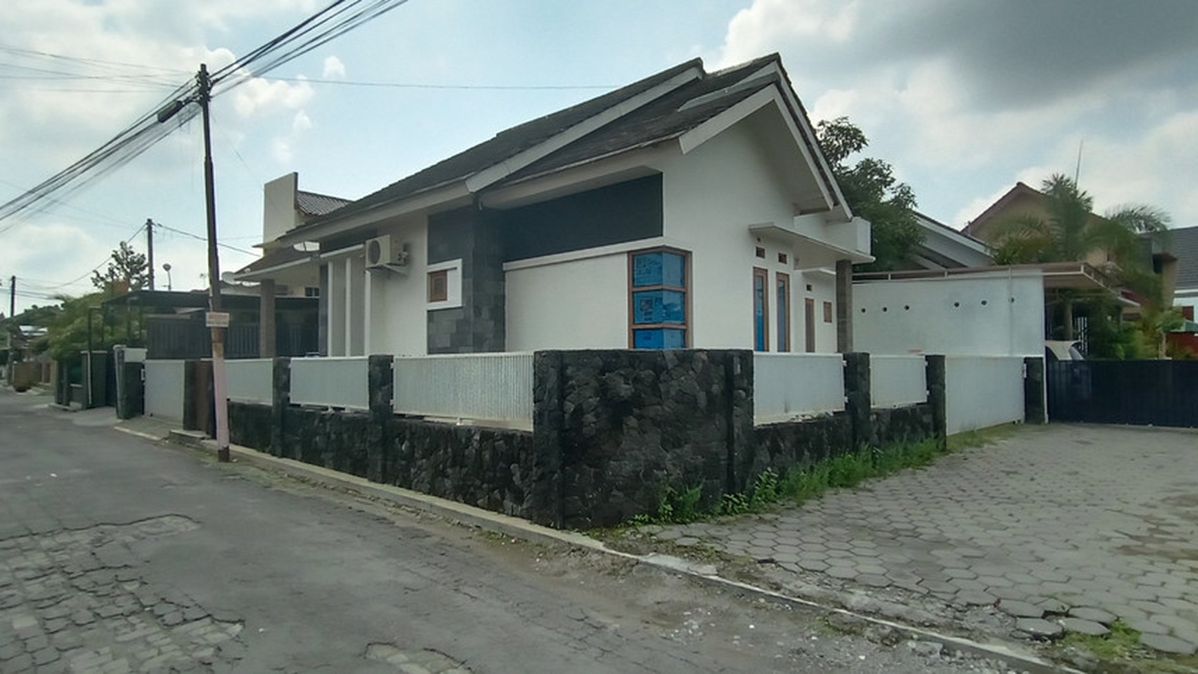 RUMAH TINGGAL DALAM PERUM, DEKAT CENGKIR RESTO JL DAMAI