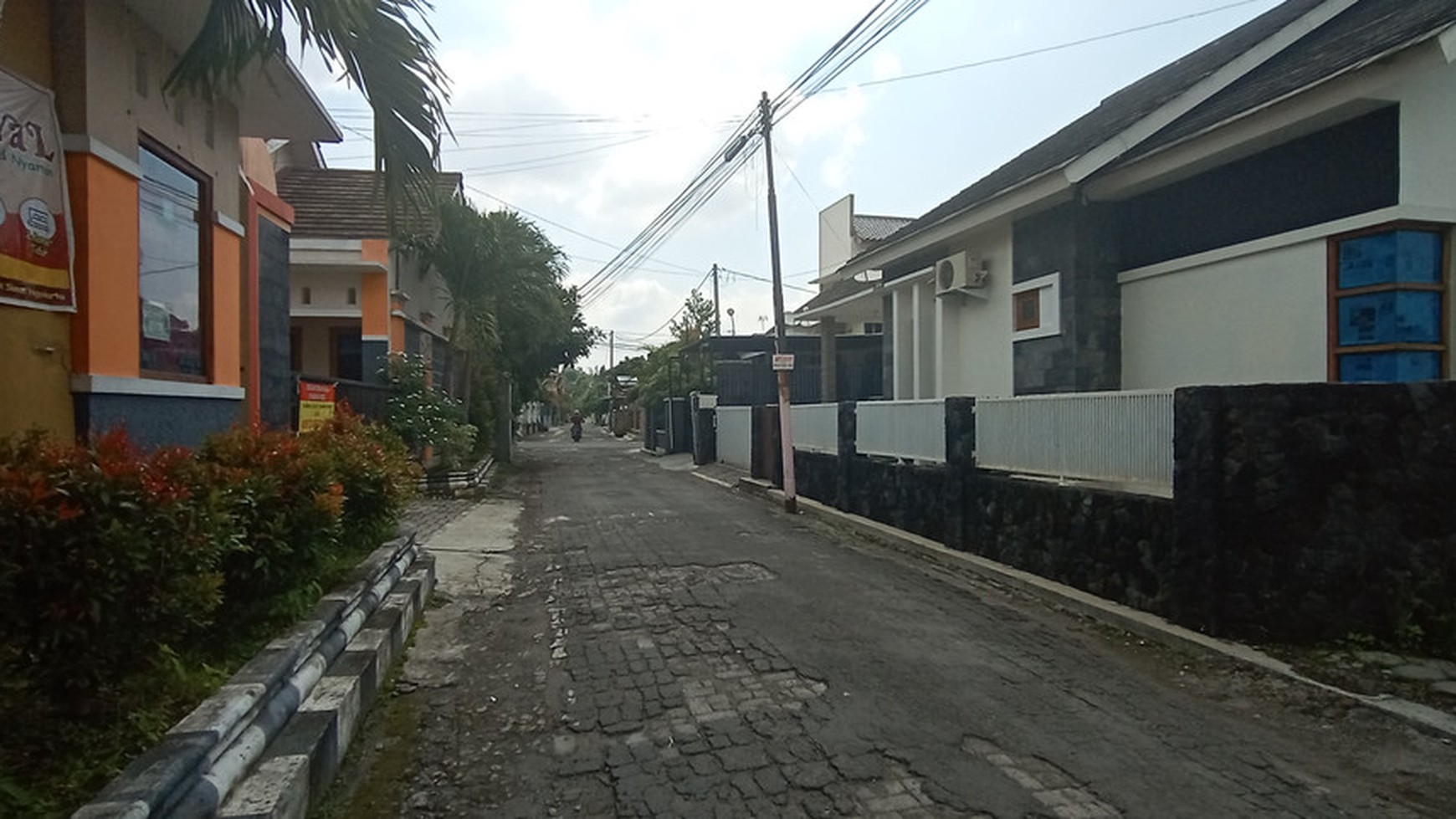RUMAH TINGGAL DALAM PERUM, DEKAT CENGKIR RESTO JL DAMAI