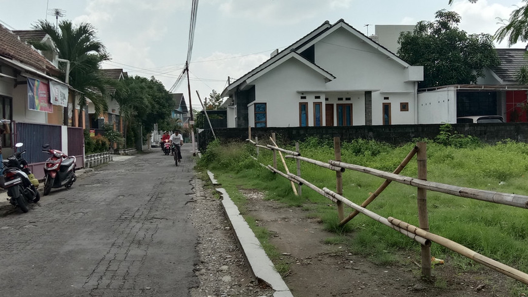 RUMAH TINGGAL DALAM PERUM, DEKAT CENGKIR RESTO JL DAMAI