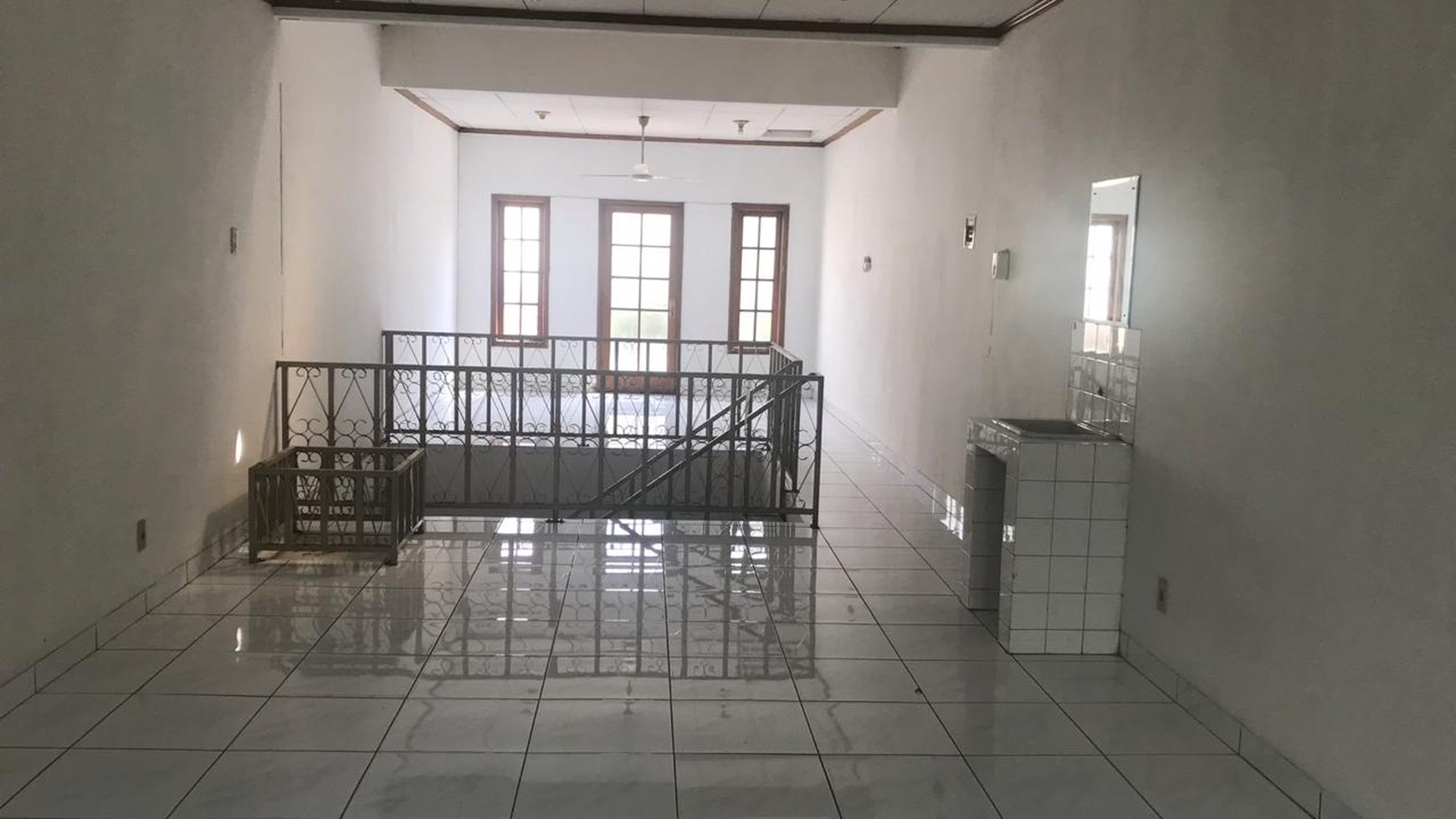 Ruang Usaha jalan utama pasir kaliki dekat IP, Living Plaza