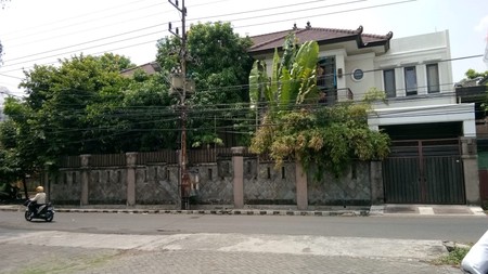 Rumah mewah 2 lantai jalan manyar rejo