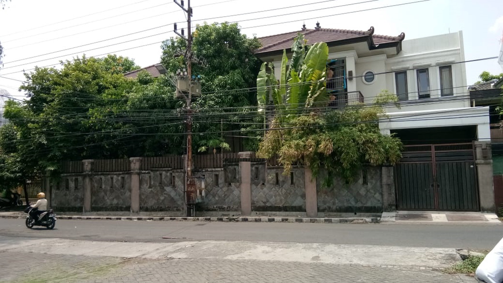 Rumah mewah 2 lantai jalan manyar rejo