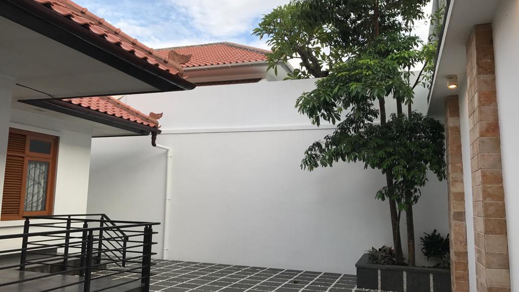 HOT SALE !!! Rumah Siap Huni dan Strategis @Graha Taman, Bintaro
