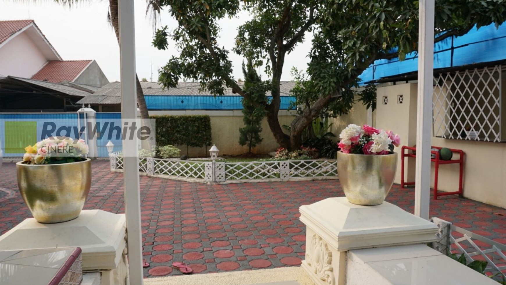 Rumah Mewah dengan Kolam Renang Bagus di Lebak Bulus