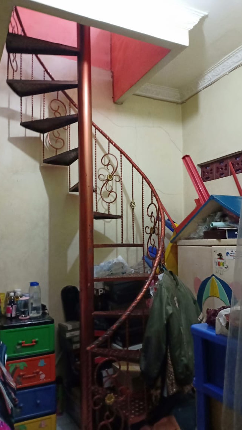 Rumah Lokasi Strategis di Kebon Kacang