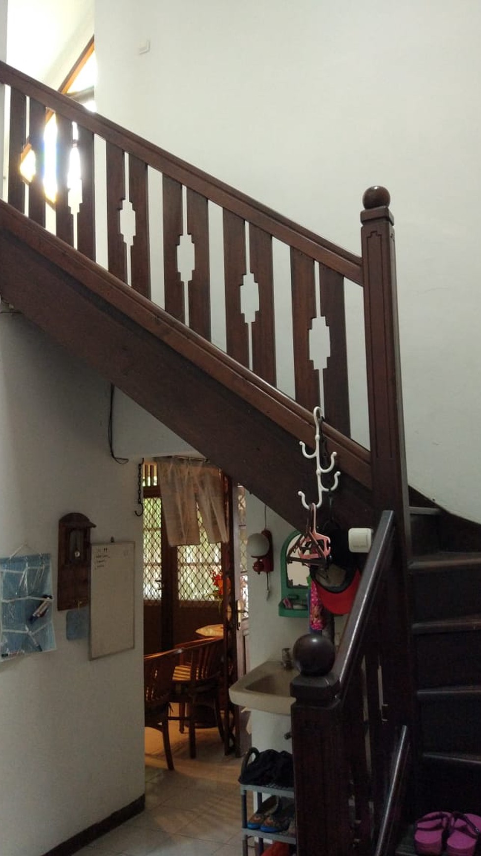 Rumah murah bergaya klasik dan siap huni di Camar, Bintaro