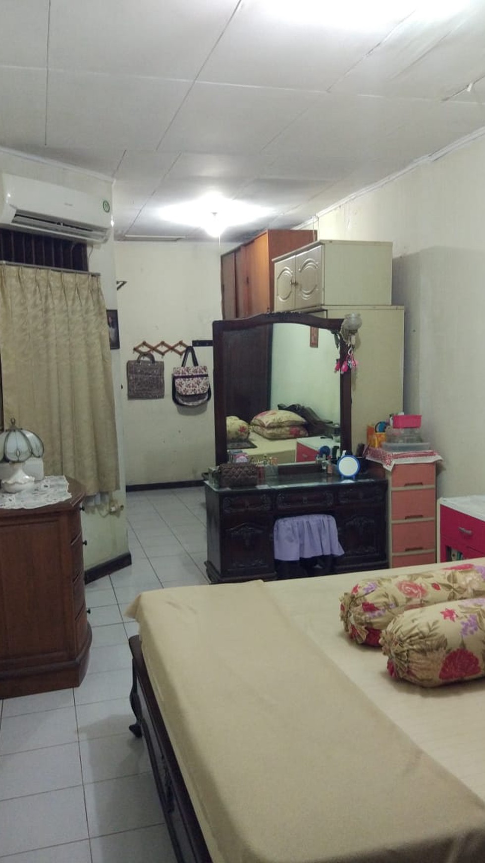 Rumah murah bergaya klasik dan siap huni di Camar, Bintaro