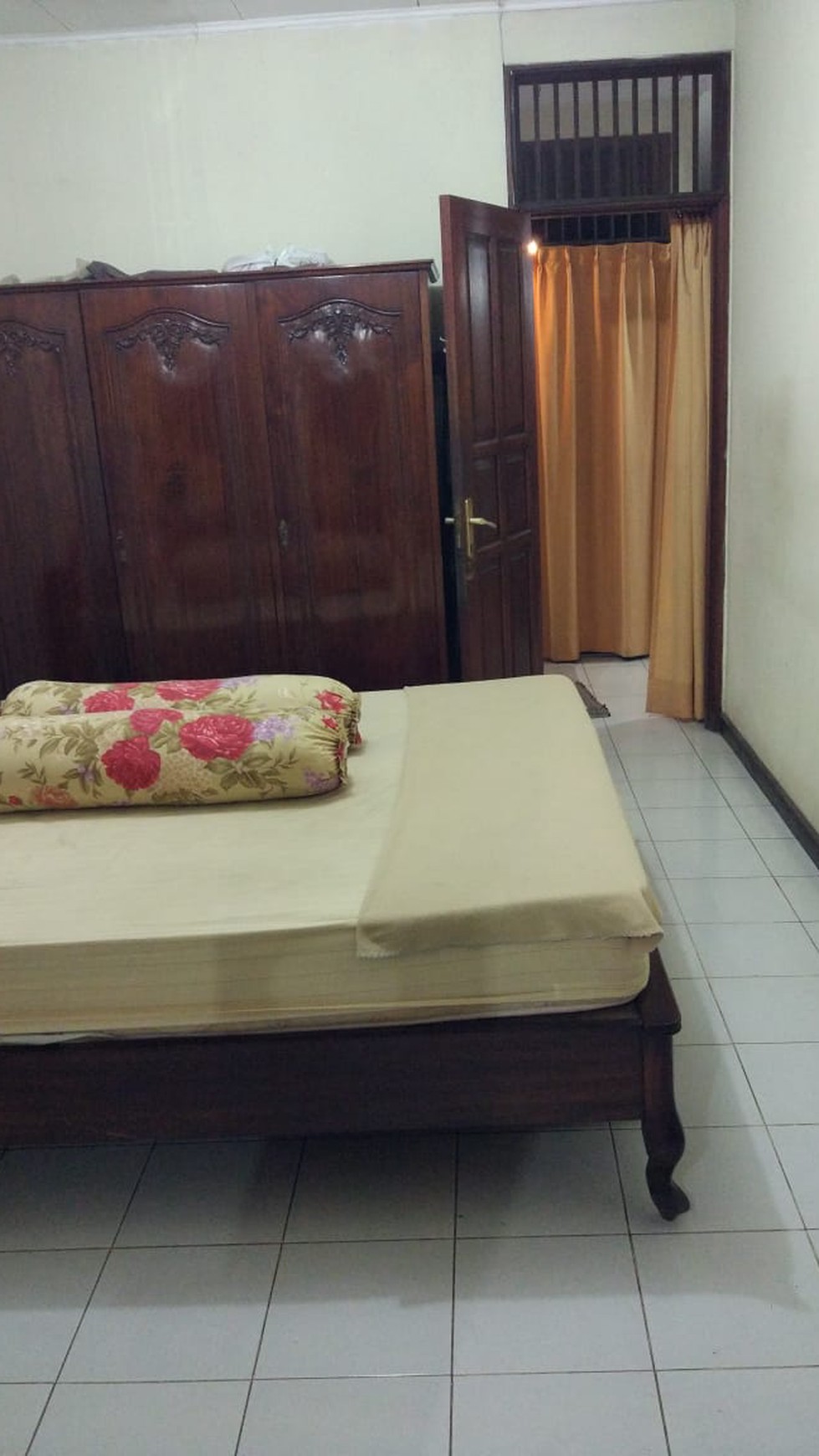 Rumah murah bergaya klasik dan siap huni di Camar, Bintaro