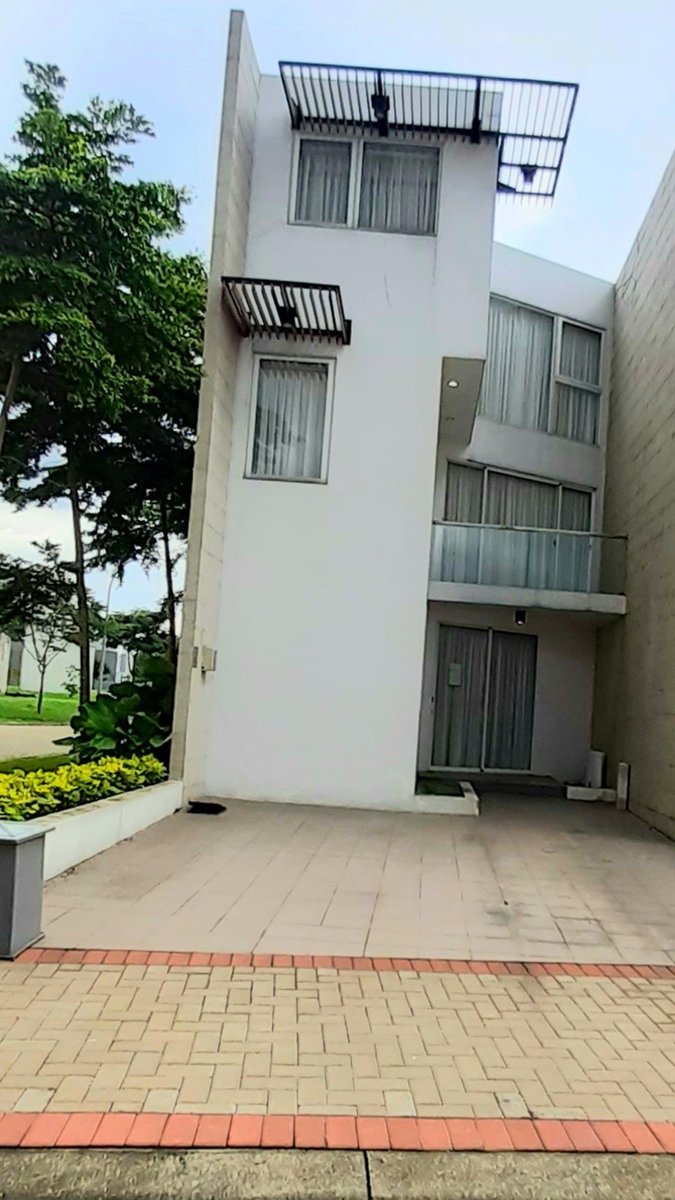 Rumah Hook Minimalis Modern dgn Sentuhan Ala Jepang di Bintaro Jaya Harga 130Jt/Thn nego