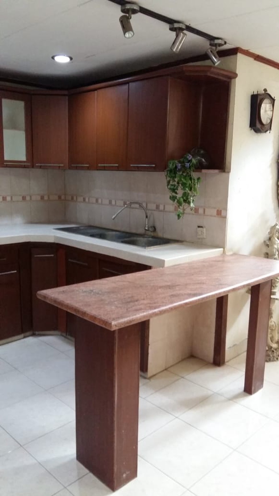 Rumah siap huni ,bagus di Ciputat