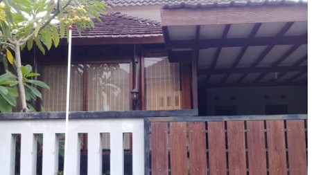 RUMAH CANTIK DENGAN NUANSA RUMAH TROPIS, DI PERUM CANDI INDAH, SLEMAN