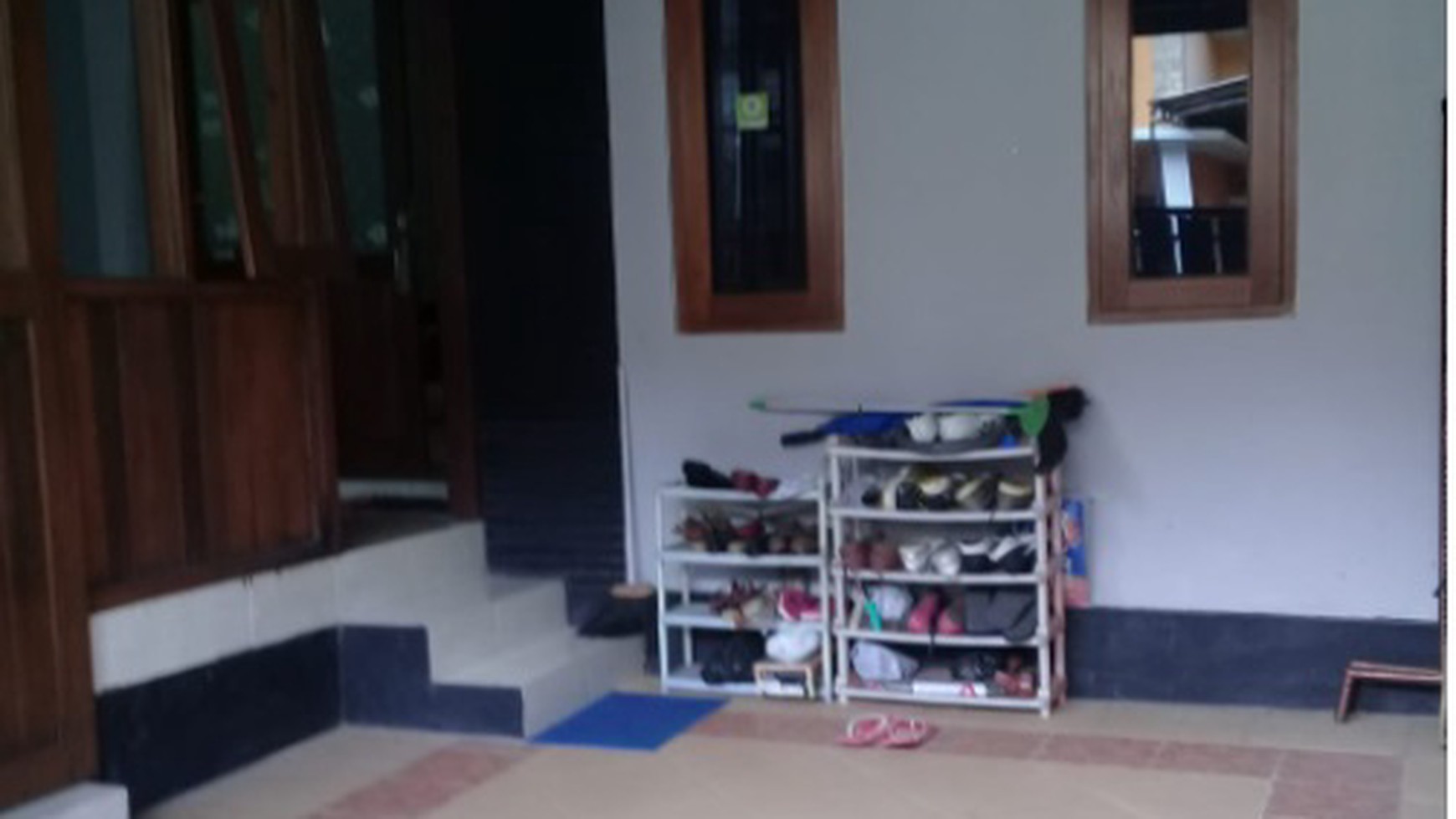 RUMAH CANTIK DENGAN NUANSA RUMAH TROPIS, DI PERUM CANDI INDAH, SLEMAN