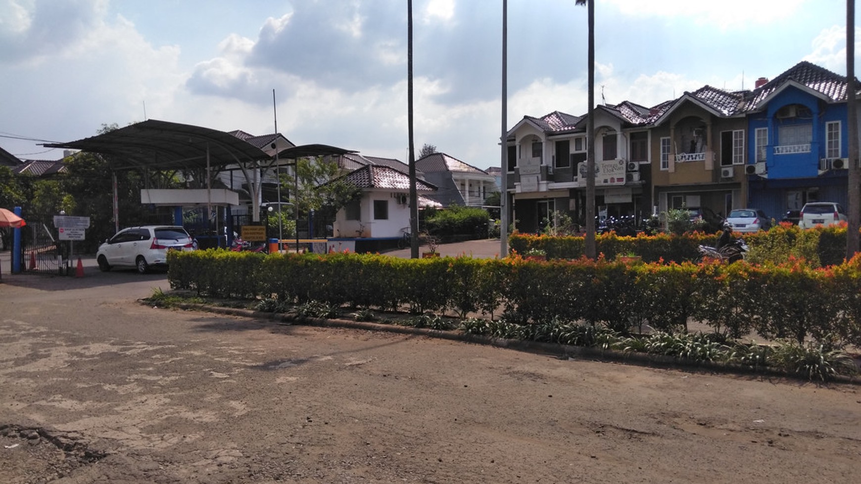 Di sewakan ruko 2 lantai di taman laguna cibubur