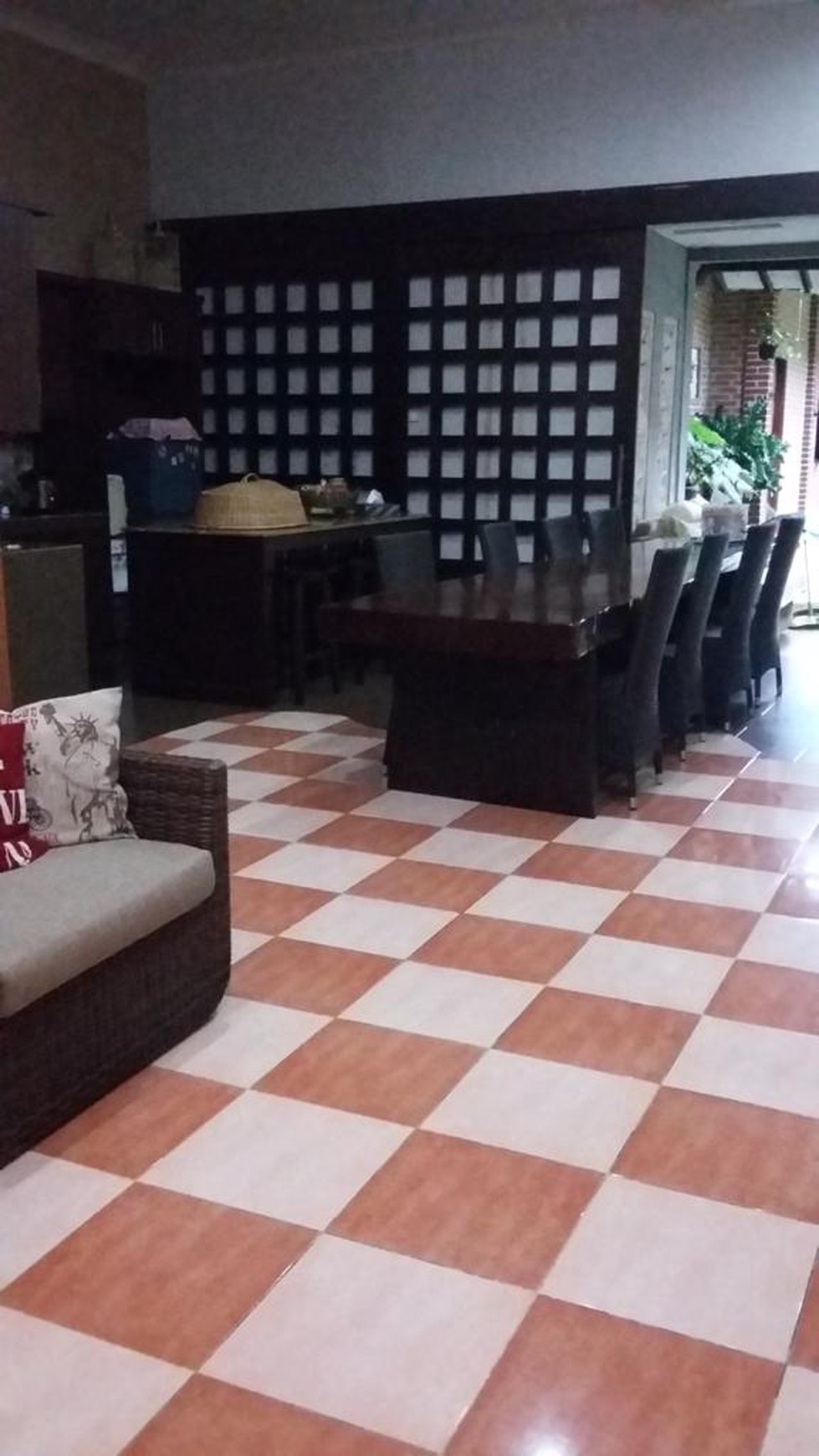 RUMAH CANTIK DI JL PALAGAN DEKAT HYATT REGENCY, DAN INDOLOXE HOTEL