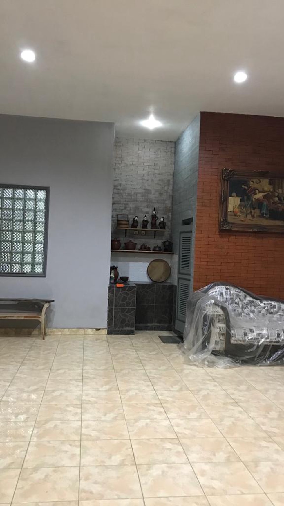 RUMAH CANTIK DI JL PALAGAN DEKAT HYATT REGENCY, DAN INDOLOXE HOTEL