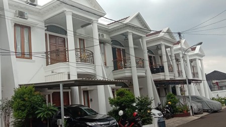 Rumah Dalam Townhouse Jagakarsa