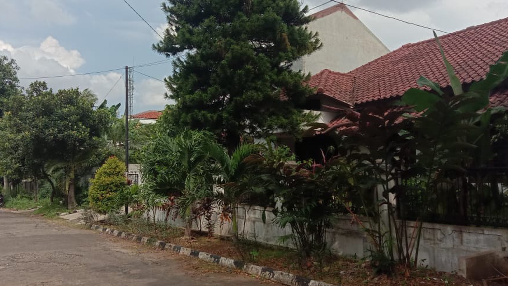 Rumah Apik Di Cinere, Lokasi Terdepan, Bebas Macet
