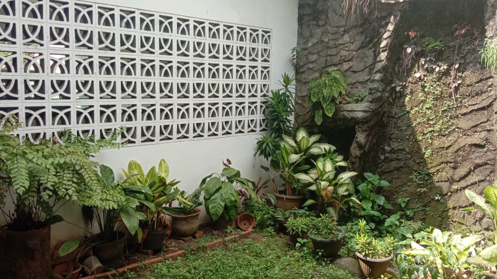 Rumah Apik Di Cinere, Lokasi Terdepan, Bebas Macet