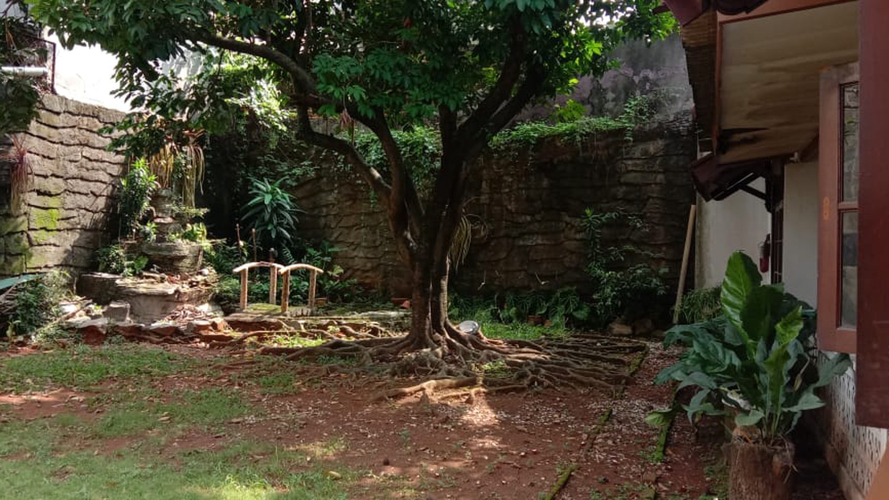 Rumah Apik Di Cinere, Lokasi Terdepan, Bebas Macet