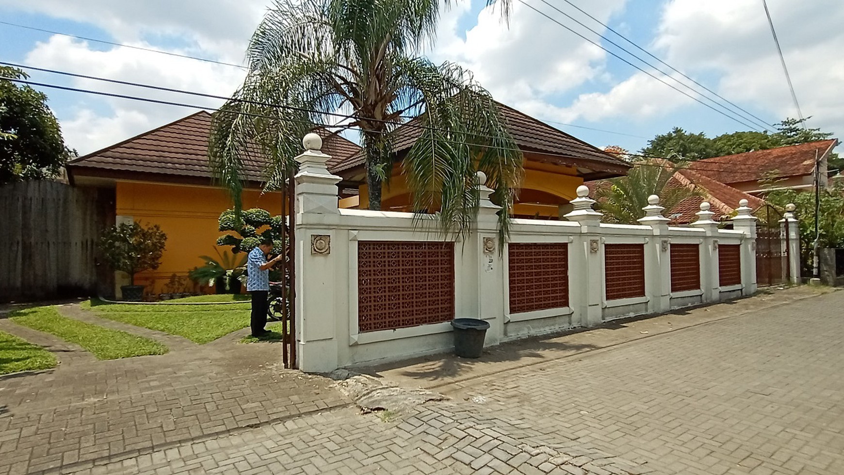 RUMAH MEWAH DENGAN HALAM LUAS DEKAT UGM, JL PANDEGA WIDYA