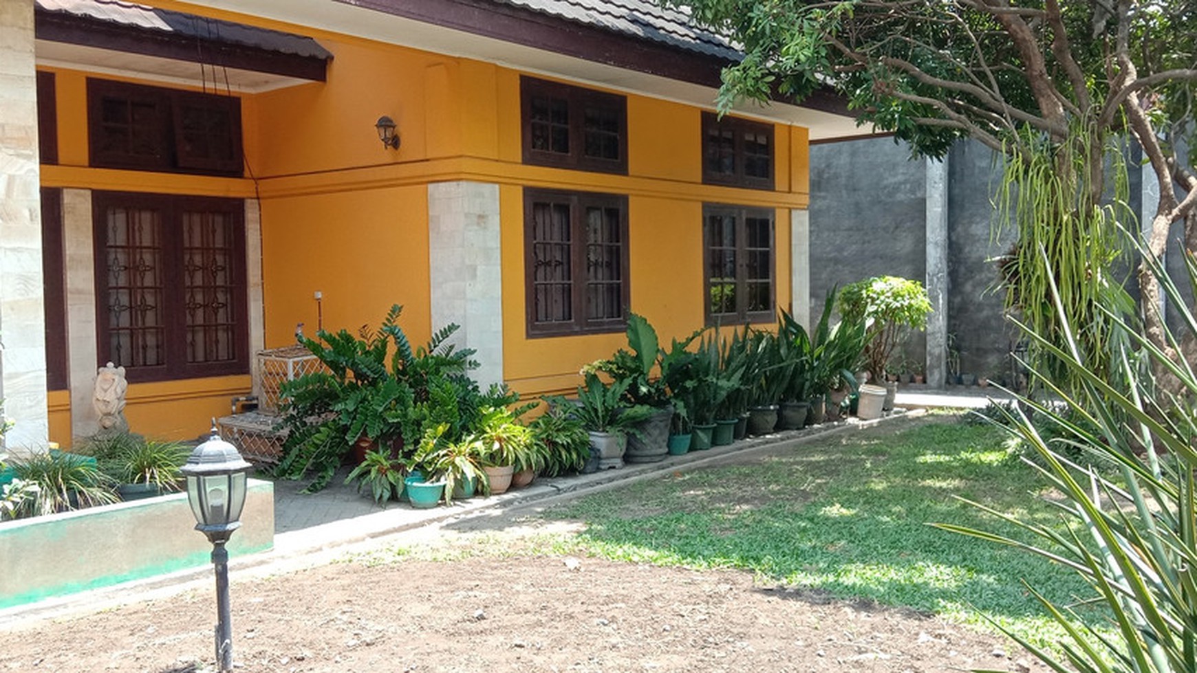 RUMAH MEWAH DENGAN HALAM LUAS DEKAT UGM, JL PANDEGA WIDYA